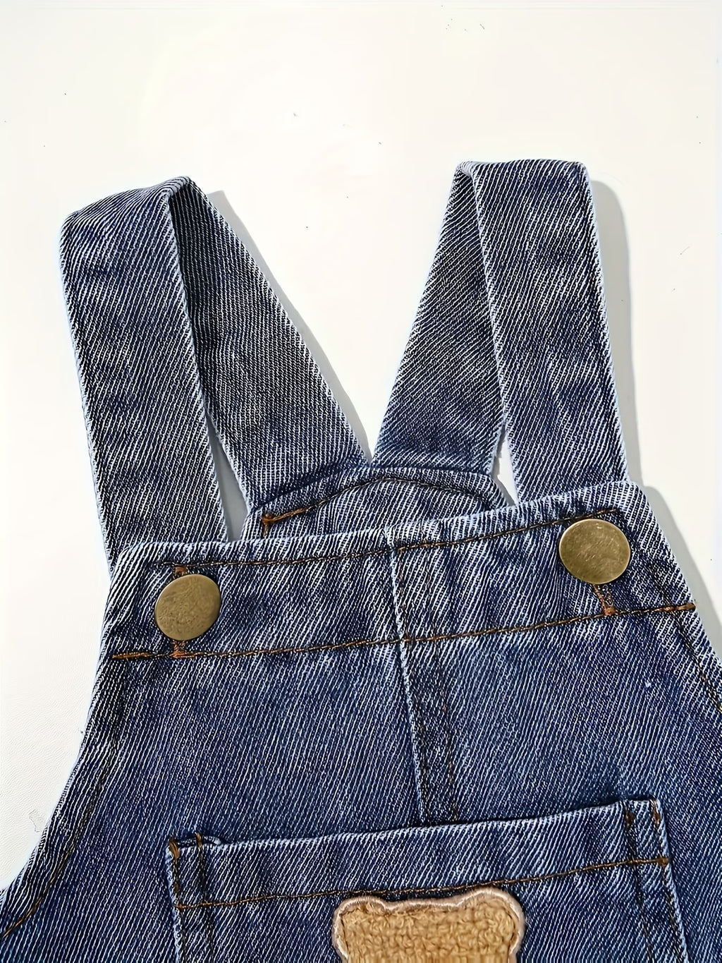 Overol jean con camiseta