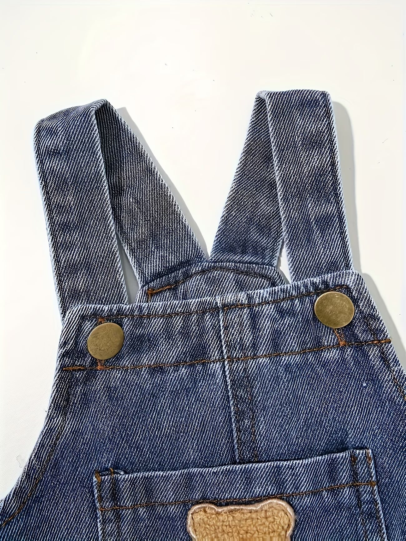 Overol jean con camiseta